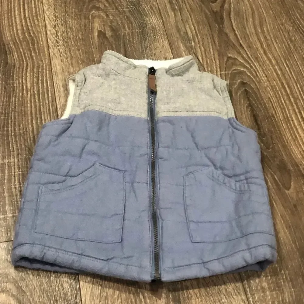 Boys Carter’s Jacket Vest Size 24m Cozy White and Black Fleece